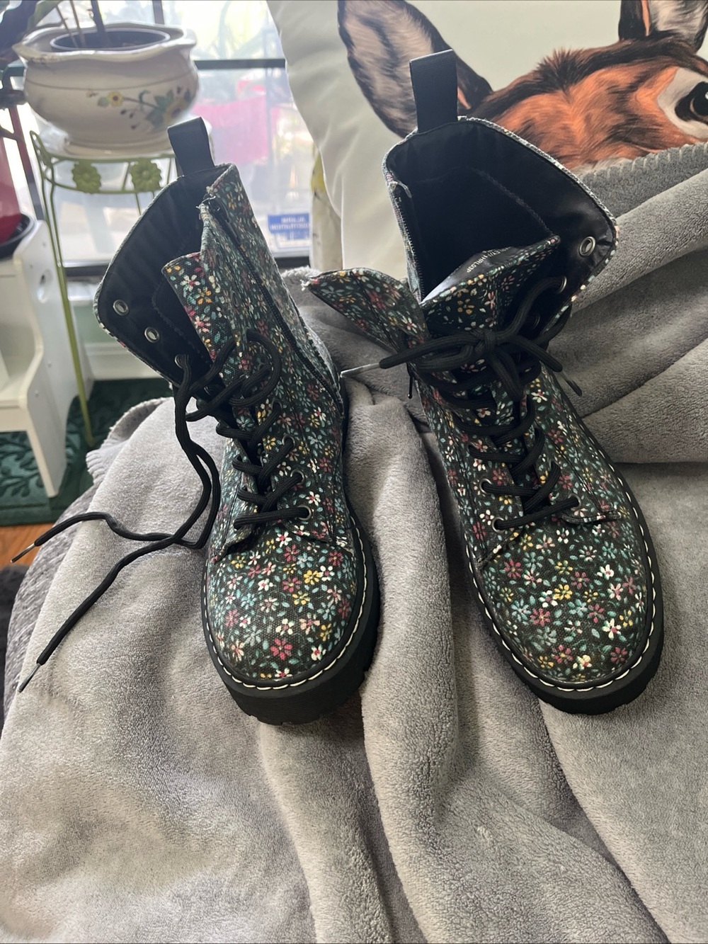 Sincerly Jules Black Floral Lace-Up Combat Boots Size 7.5 M - Picture 14 of 14